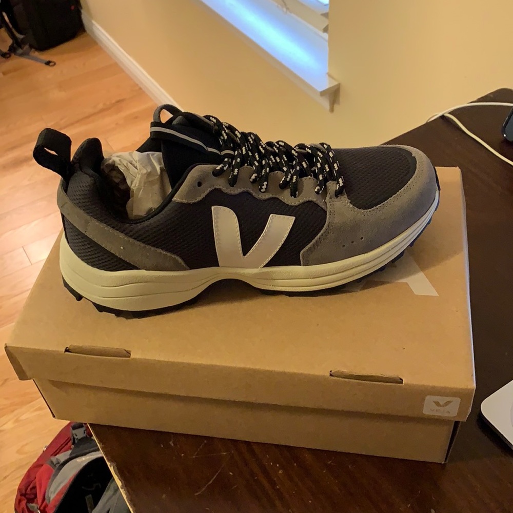 Veja Venturi shoes size 11. Have never been worn. NWT.
